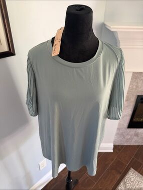Pleated Short-Sleeve Tee in Sage Green by Stitch Fix Les Serein
